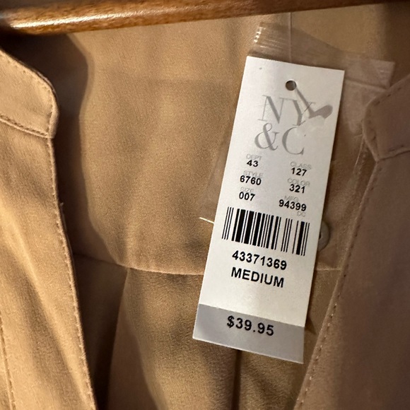 Button front blouse - Picture 2 of 5